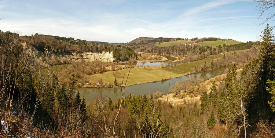 Illerdurchbruch bei Kalden mit der durch eine steile Felslandschaft fließenden Iller