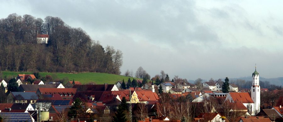 Blick über Dinkelscherben mit Burg Zusameck und St.-Anna-Kirche
