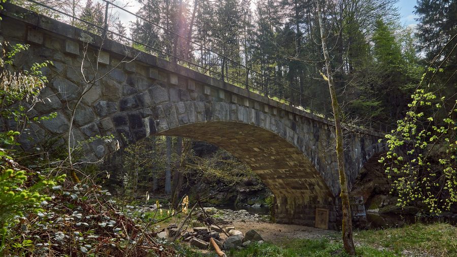 Historische Eisenbahnbrücke über die Erlau bei Kellberg in der Gemeinde Thyrnau