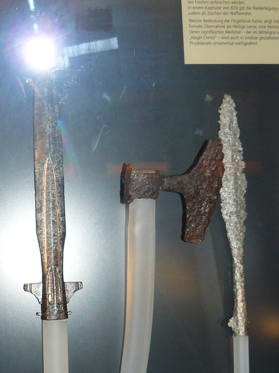 Karolingische Waffen aus dem 8. und 9. Jahrhundert im Archäologiemuseum Oberfranken in Forchheim