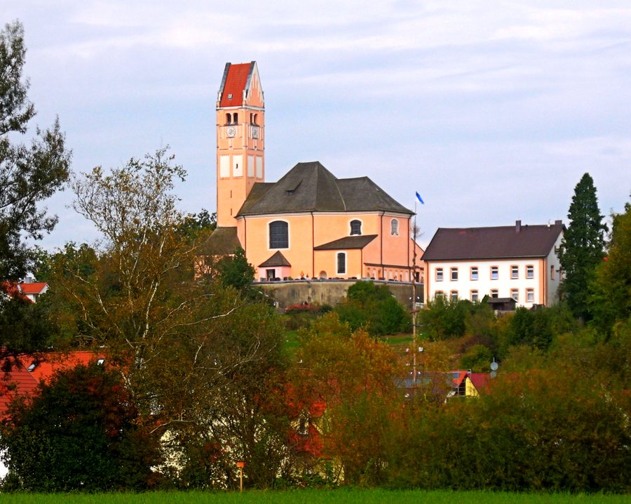 Pfarrkirche St. Johann Baptist in Bergkirchen im Landkreis Dachau