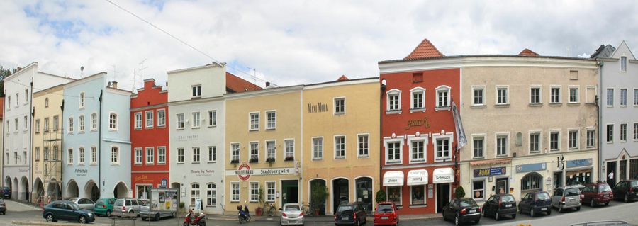 Historische Häuserzeile in Neuötting