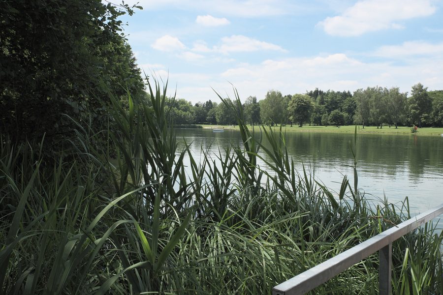 Germeringer See bei Germering mit Uferlandschaft
