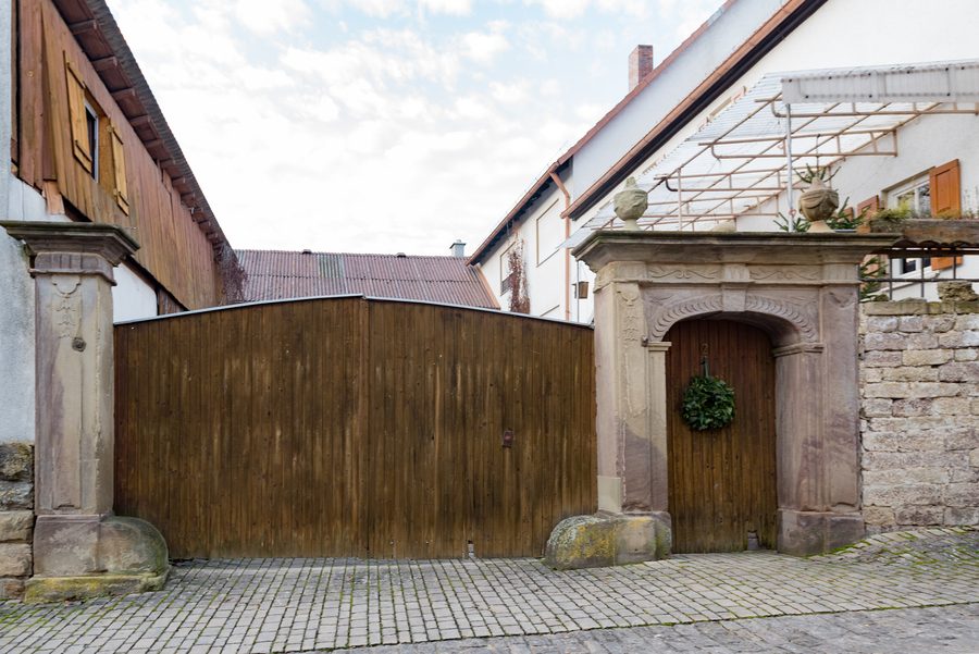 Gebäude in der Schloßstraße im Oerlenbacher Ortsteil Ebenhausen