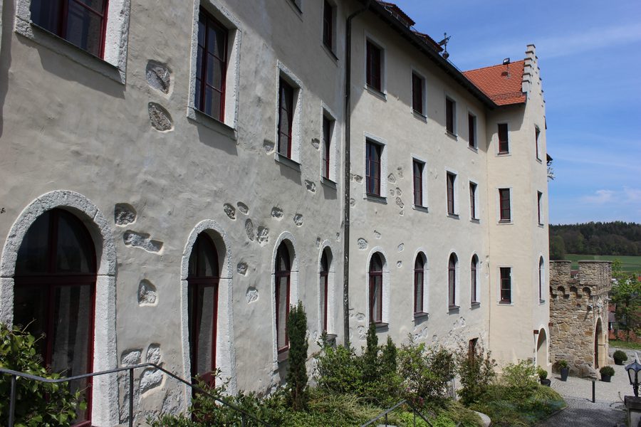 Ostfassade der Burg Falkenfels im Landkreis Straubing-Bogen
