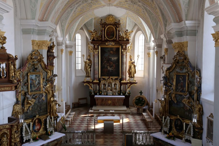 Innenraum der Pfarrkirche St. Emmeram in Vogtareuth