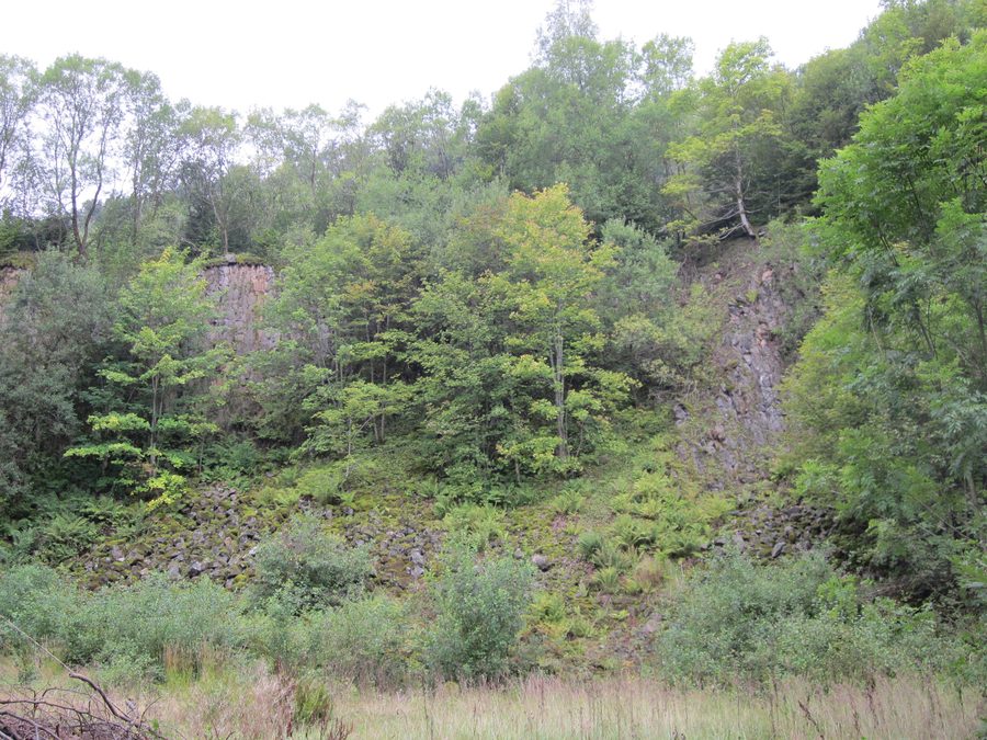 Basaltsteinbruch am Kellerstein in den Schwarzen Bergen der Bayerischen Rhön