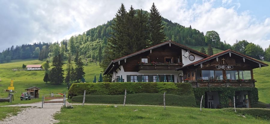 Berggasthof Staffn-Alm unterhalb der Hochplatte in der Gemeinde Grassau