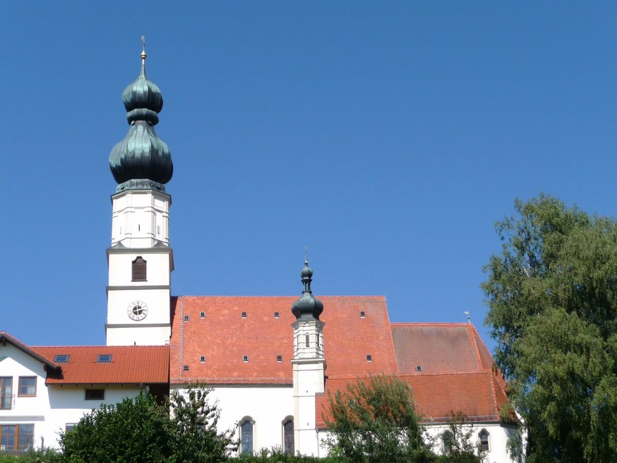 Pfarrkirche St. Bartholomäus mit der Bruder-Konrad-Kapelle in Oberbergkirchen