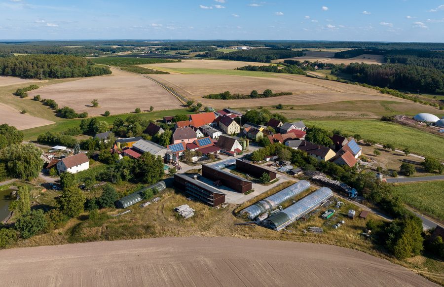Luftaufnahme von Dietersdorf, einem Ortsteil von Vestenbergsgreuth, im Landkreis Erlangen-Höchstadt