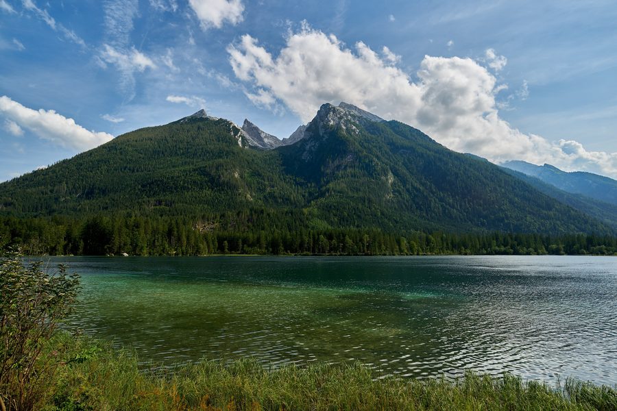 Blick vom Hintersee bei Ramsau auf das Hochkalter-Massiv
