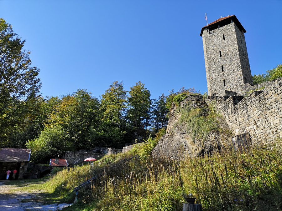 Außenansicht der Burgruine Altnußberg im Landkreis Regen