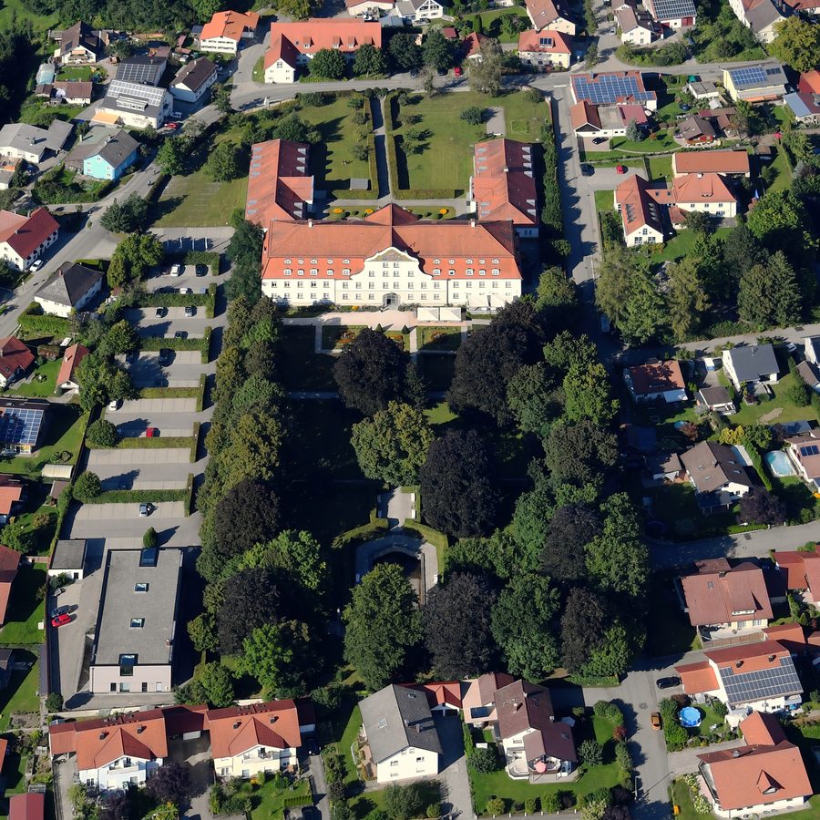 Luftaufnahme von Schloss Lautrach aus südlicher Richtung