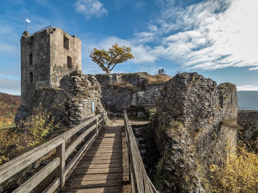 Brücke zur Burgruine Neideck in Bayern