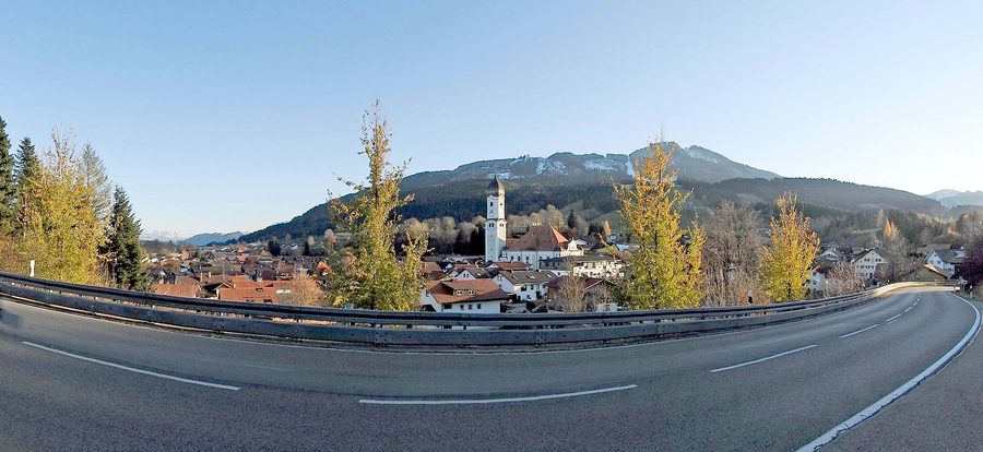 Nesselwang mit Alpspitz und Edelsberg im Hintergrund