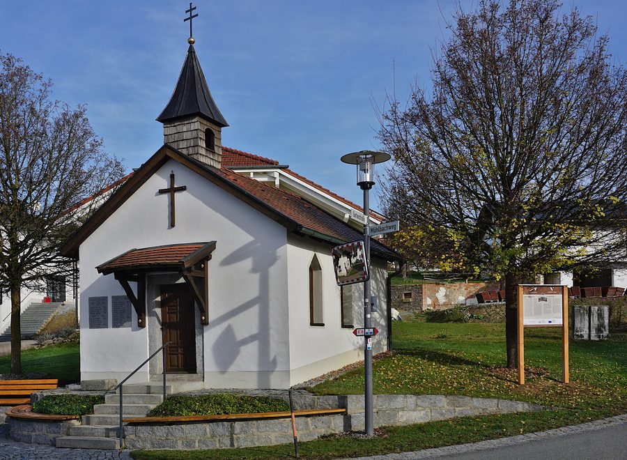 Kapelle in Rohrstetten, Hunding, ein Satteldachbau mit Dachreiter