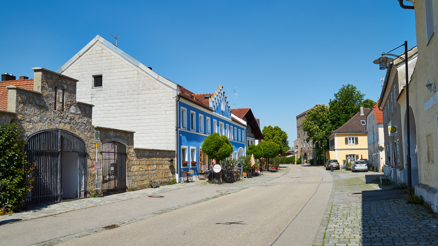 Historische Herrenstraße im Ortskern von Aigen am Inn