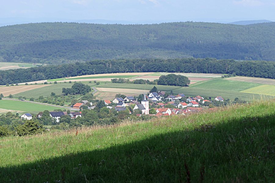 Stetten und Sondheim vor der Rhön von Westen mit der Rhön im Hintergrund