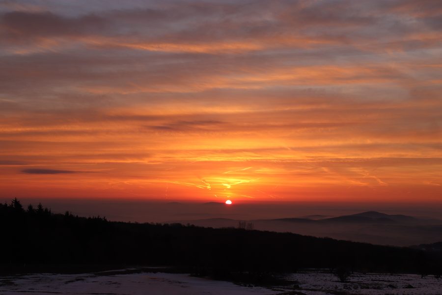 Sonnenaufgang an der Thüringer Hütte in der Rhön