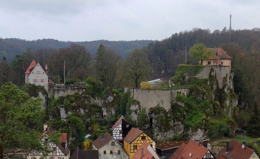 Burg Betzenstein in der Stadt Betzenstein, von einem Aussichtspunkt aus gesehen