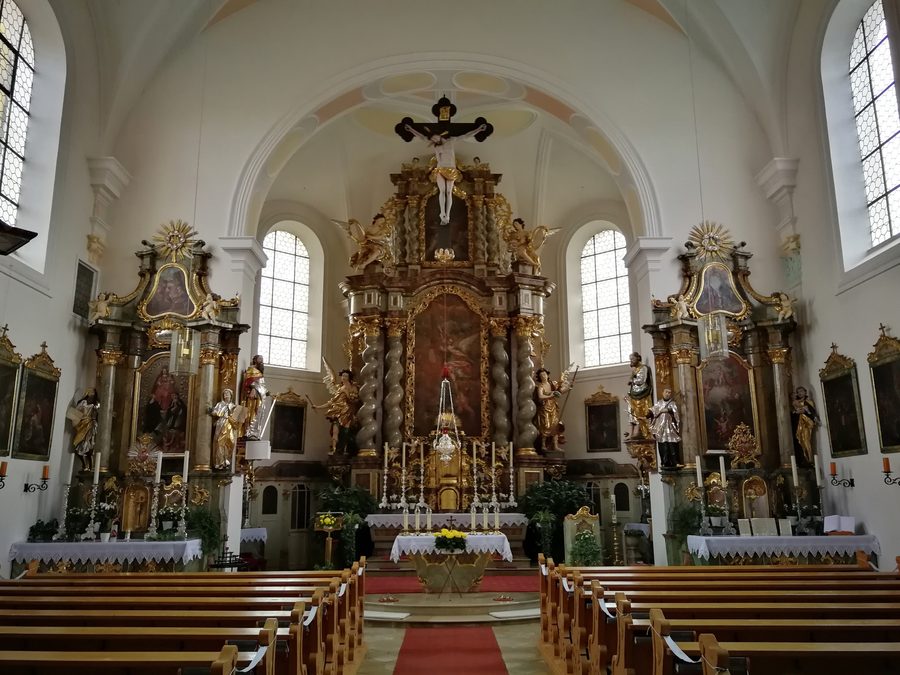 Katholische Pfarrkirche St. Michael in Michelsneukirchen im Landkreis Cham