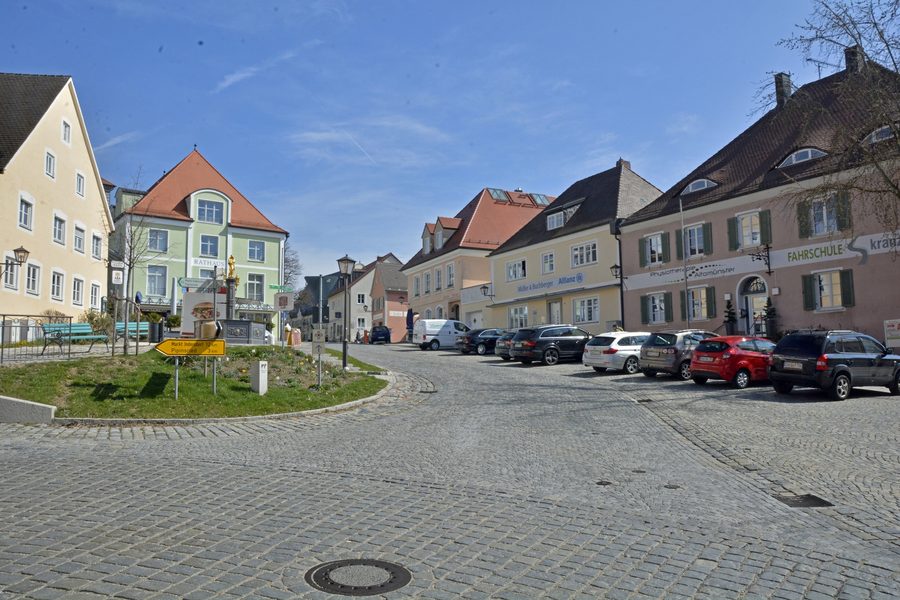 Marktplatz mit Rathaus in Altomünster