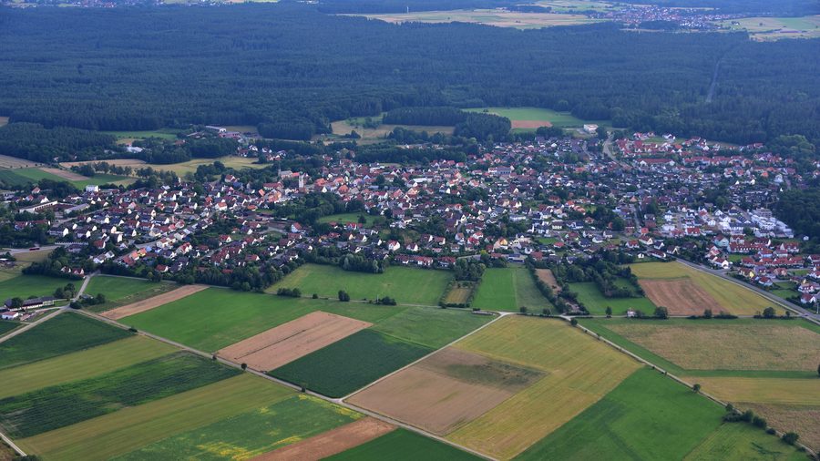 Luftaufnahme von Pyrbaum mit ländlicher Umgebung