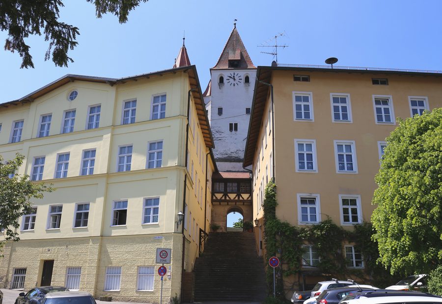 Treppe zum historischen Schlossturm der Burganlage Haag in Oberbayern