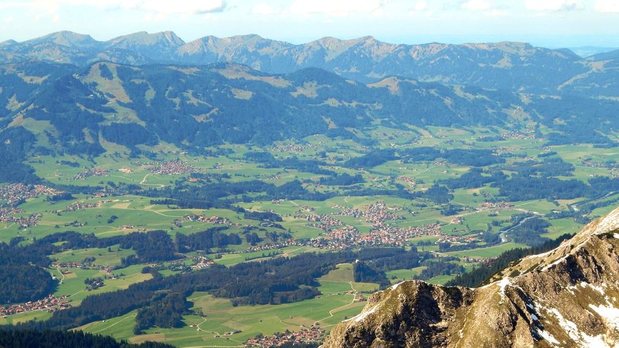 Blick vom Nebelhorn auf Fischen im Allgäu, Ofterschwang und die Hörnergruppe
