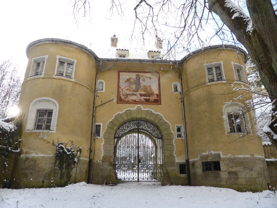 Aussentor am Neuen Schloss Steinach im Landkreis Straubing-Bogen