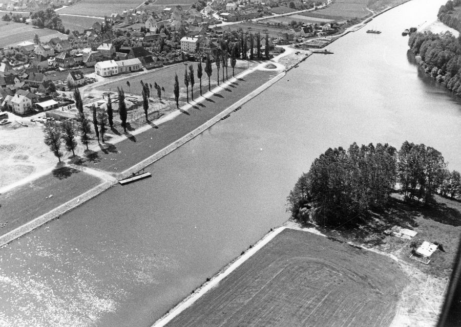 Historische Luftaufnahme des Zusammenflusses von Regnitz und Main bei Bischberg