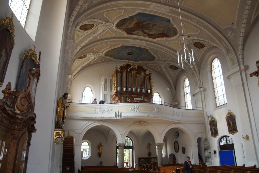 Katholische Pfarrkirche St. Georg in Obertraubling bei Regensburg