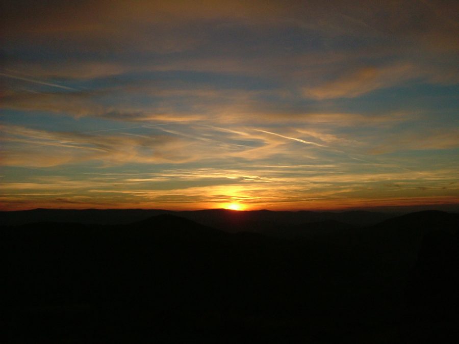 Blick vom Silberberg bei Bodenmais über den Bayerischen Wald bei Sonnenuntergang