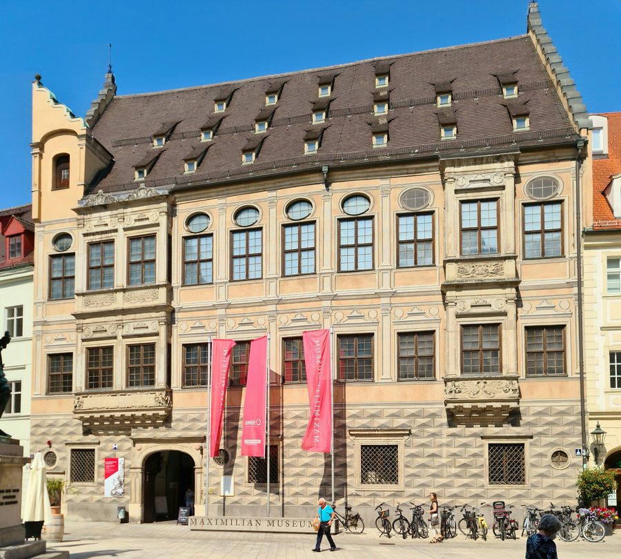 Außenansicht des Maximilianmuseums in Augsburg, ehemals Welser-Palais