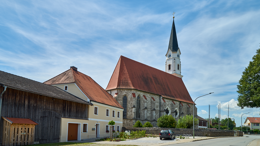 Pfarrkirche Mariä Himmelfahrt in Kirchdorf am Inn, Ansicht von Nordosten