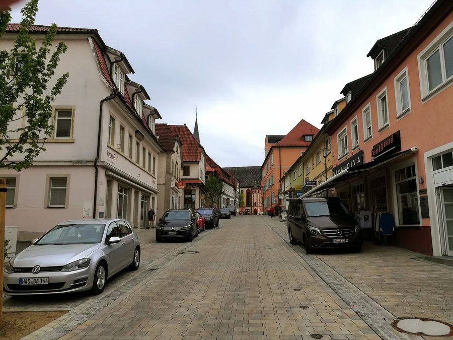 Blick in die Grüne Marktstraße in Hofheim in Unterfranken
