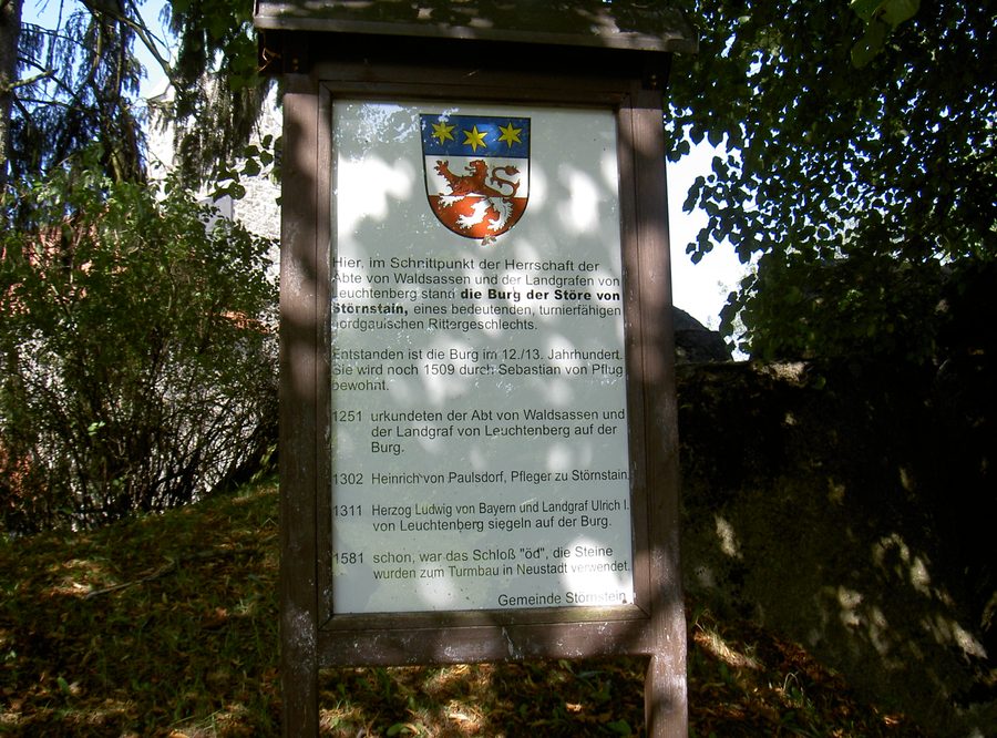 Historischer Burgstall Störnstein am Ortsrand