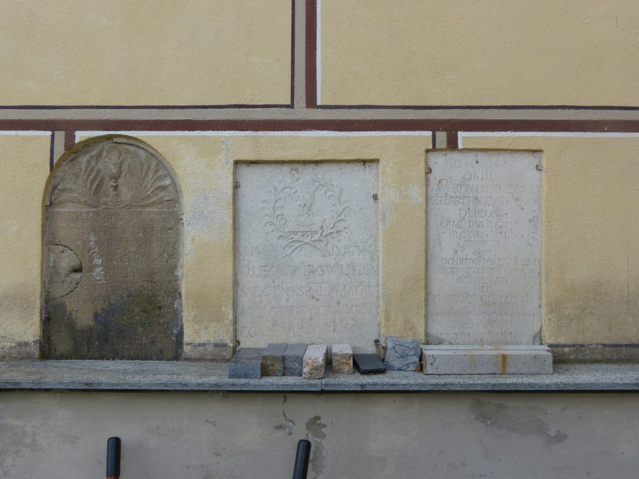 Außenansicht der Pfarrkirche St. Stephan in Pfaffenhausen im Landkreis Unterallgäu