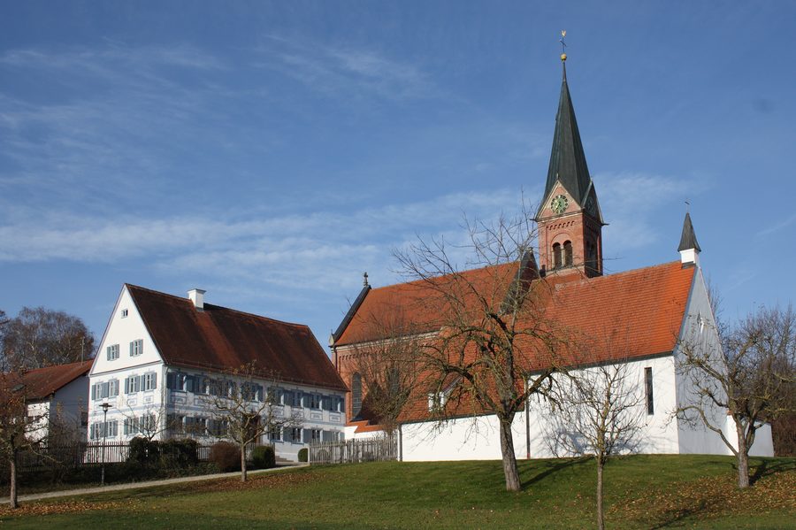 Katholische Pfarrkirche St. Gordian und Epimach in Winterbach im Landkreis Günzburg