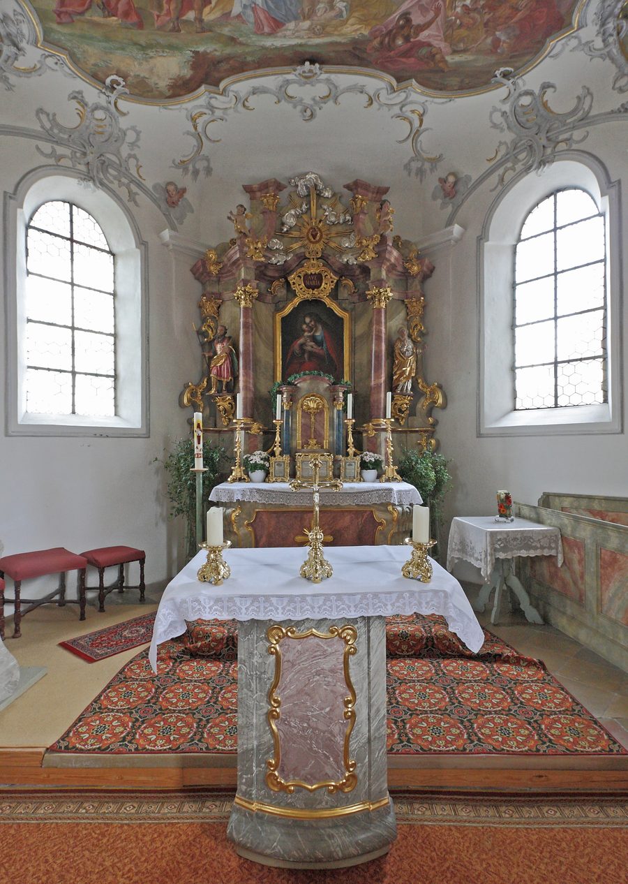 Altarraum der Filialkirche Unserer Lieben Frau in Oberrammingen