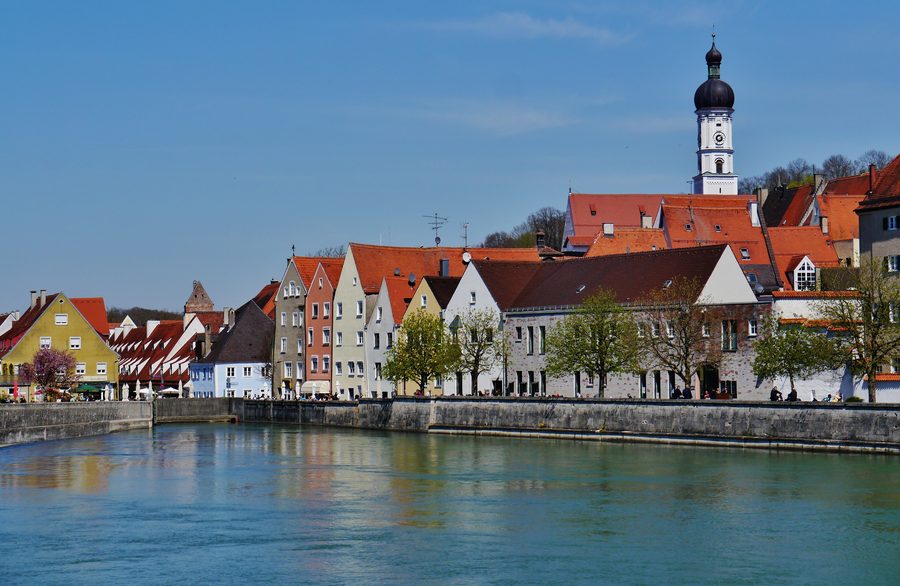 Blick über den Lech auf die Altstadt von Landsberg am Lech