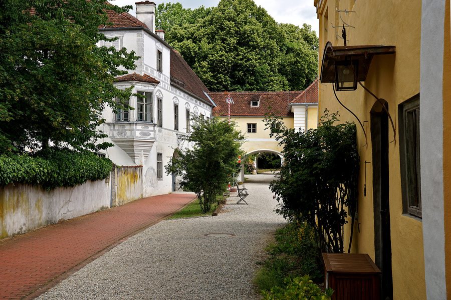 Schloss Neufraunhofen von außen