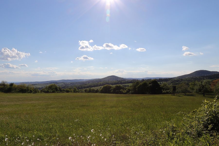 Open landscape at Katzenfeld in Sailauf with wooded Spessart hills in the background