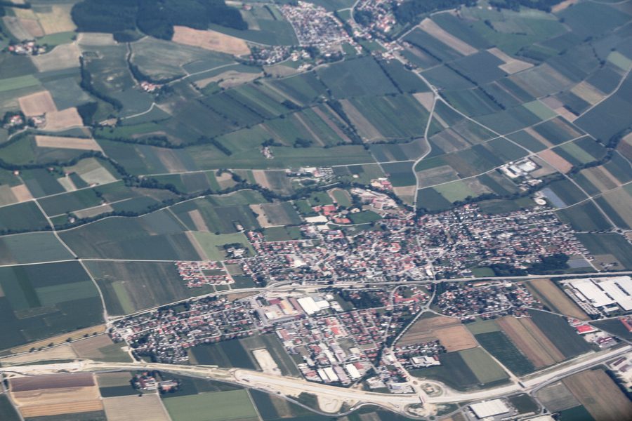 Luftaufnahme von Ampfing im Landkreis Mühldorf am Inn in Bayern