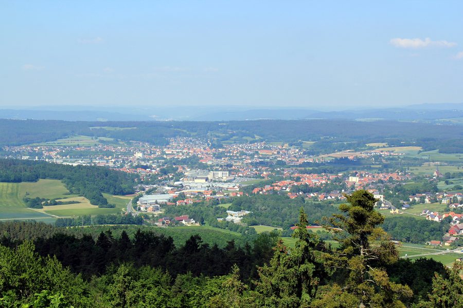 Blick über Burg- und Altenkunstadt vom Kordigast aus