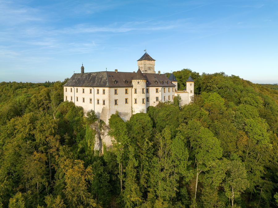 Luftaufnahme von Schloss Greifenstein bei Heiligenstadt in Oberfranken