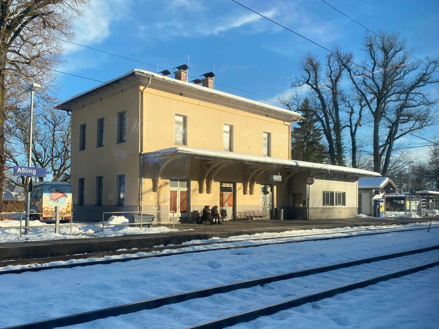 Bahnhof Aßling im Landkreis Ebersberg in Oberbayern