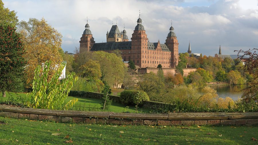 Schloss Johannisburg in Aschaffenburg aus nordwestlicher Richtung