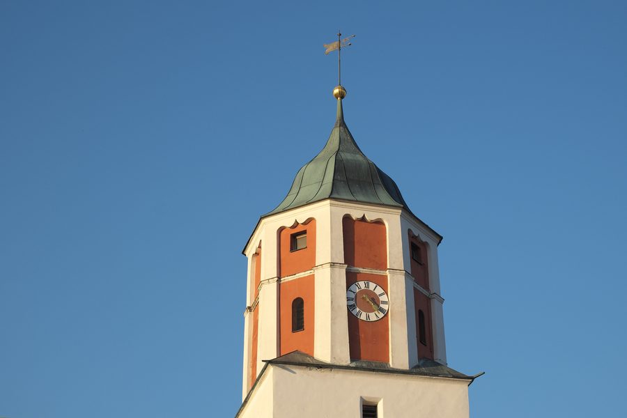 Turm der evangelisch-lutherischen St.-Peter-Kirche in Weiltingen