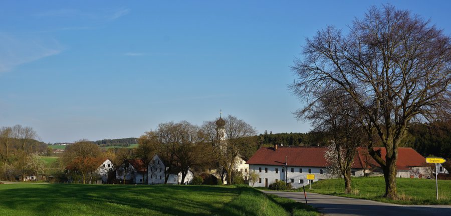 Holzen, ein Ortsteil von Buch am Erlbach im Landkreis Landshut